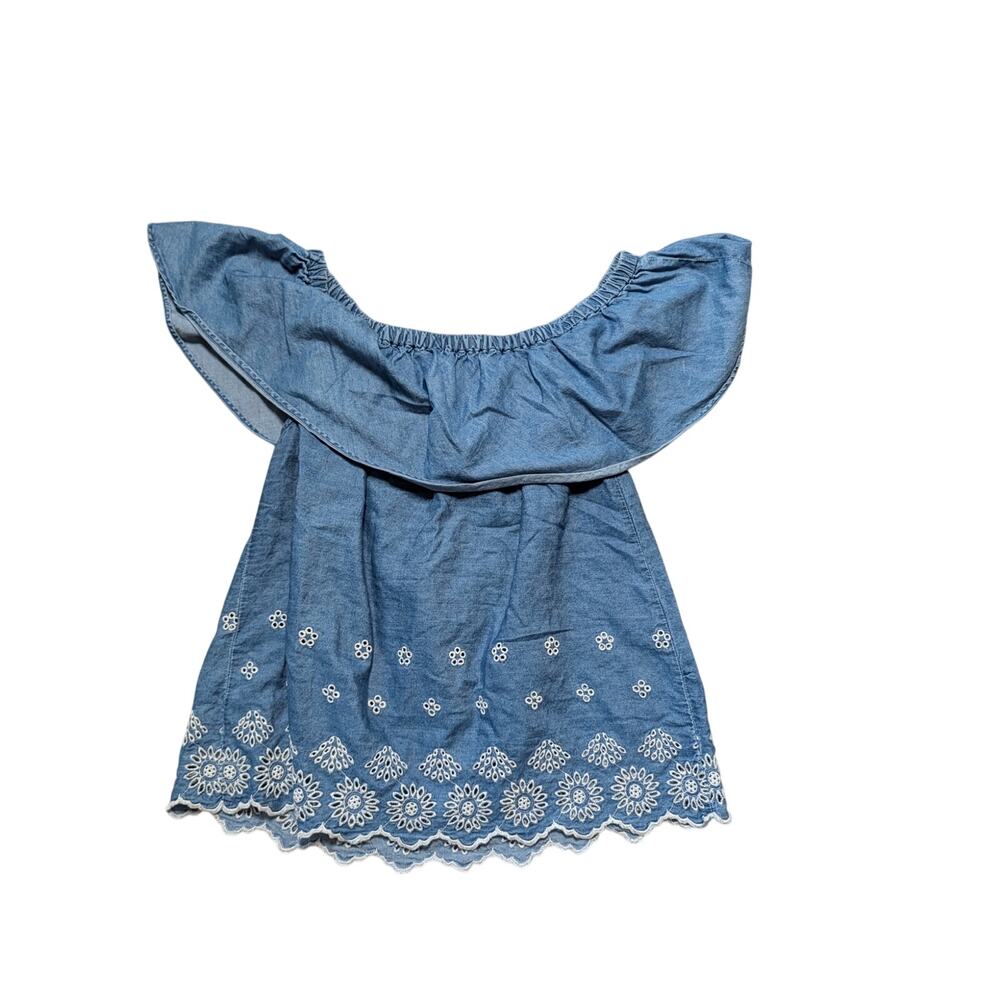 Old Navy Women's slightly cropped  size medium, denim, Eyelet